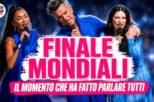Laura Pausini e Robbie Williams alla finale dei Mondiali